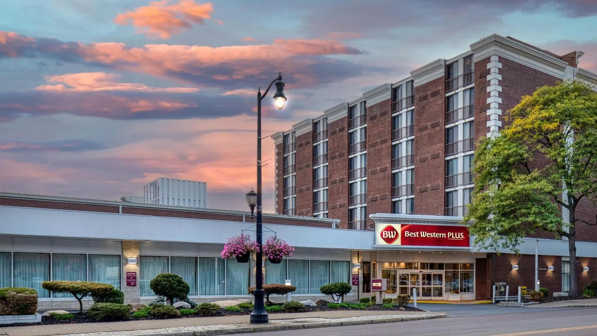 Where to Stay Near Mohegan Sun: 5 Hotels Worth Booking