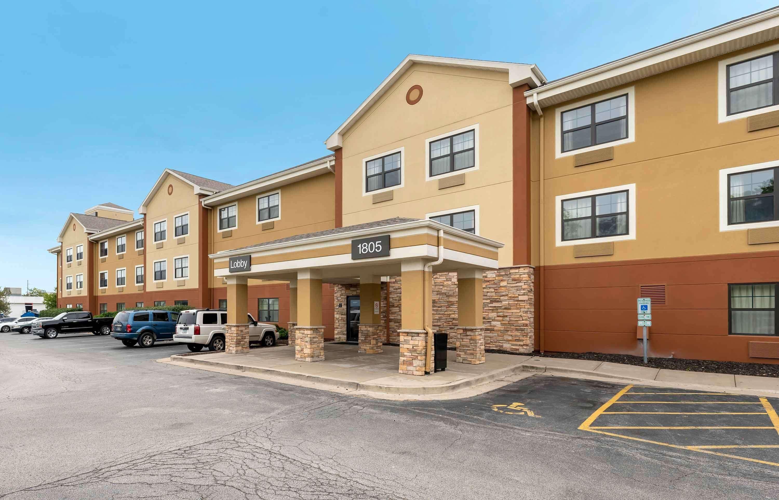 4 Smart Golf Hotels Near Duffy Bass Field Worth Booking