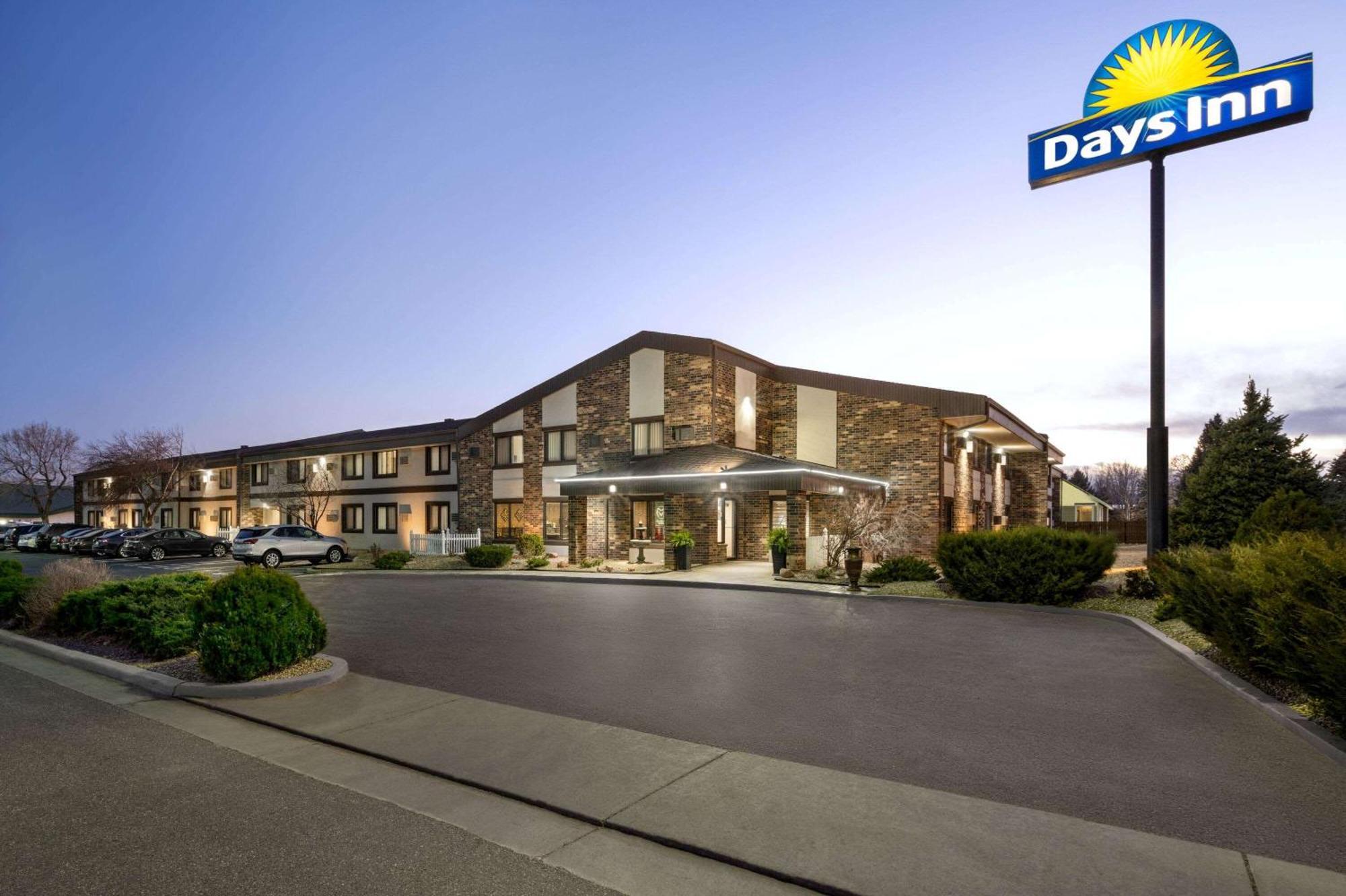Staying Near Fort Fun: 4 Budget Hotels Compared