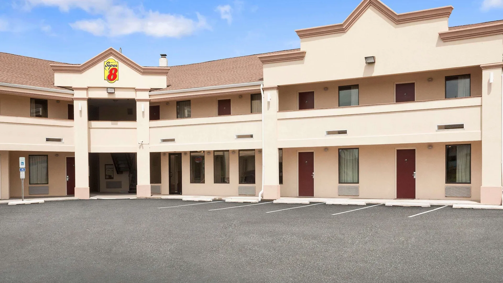 6 Super 8 by Wyndham Hotels in New York Metro That Deliver Real Value