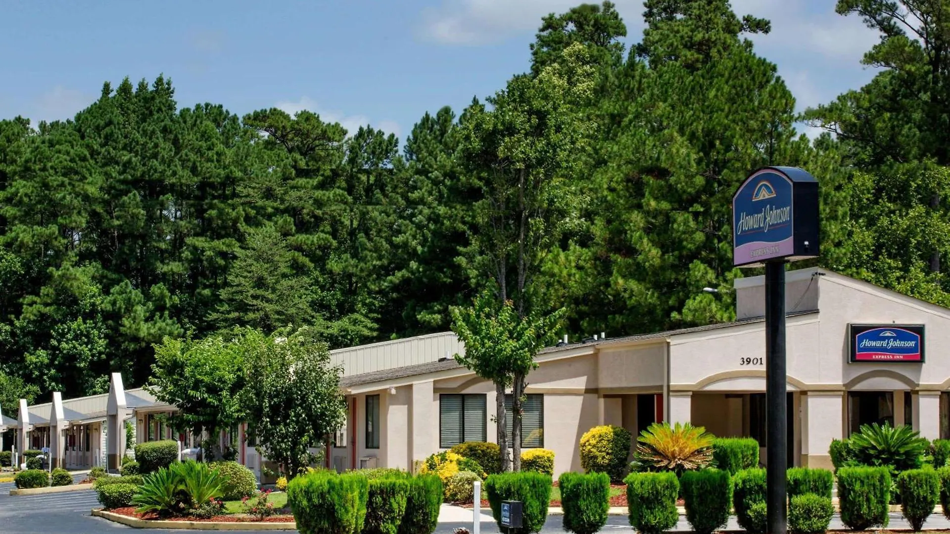 Where to Stay Near Flytrap Downs: 6 Airport Hotels in Wilmington