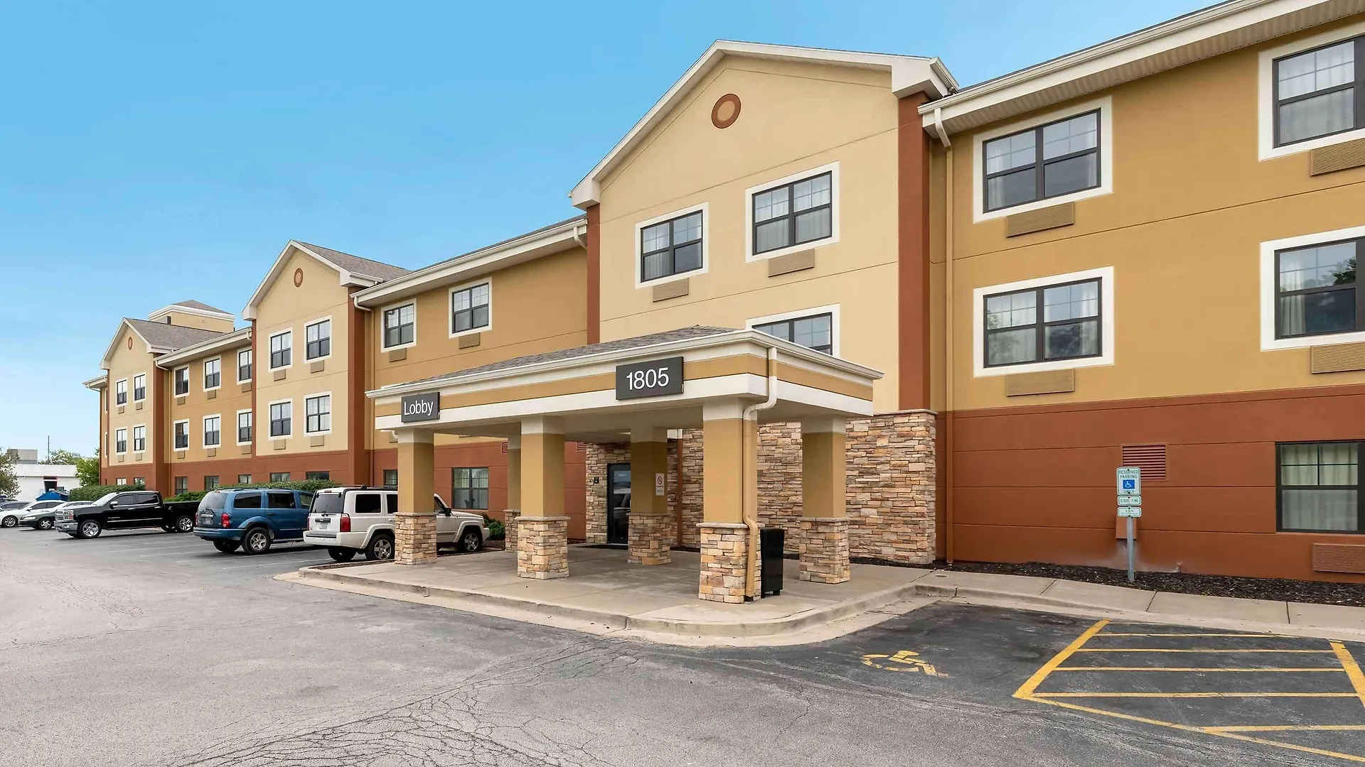 4 Smart Golf Hotels Near Duffy Bass Field Worth Booking