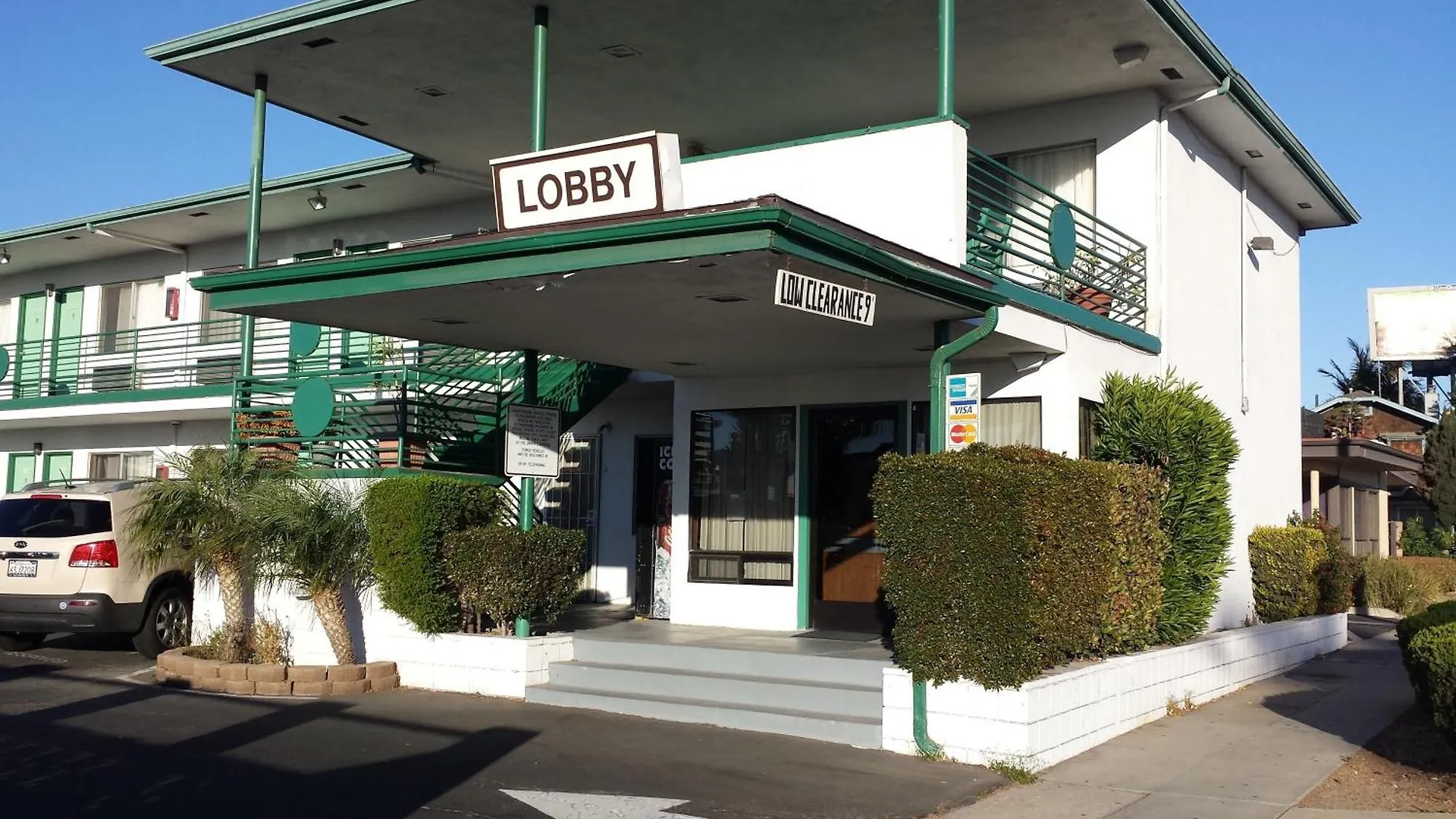 Staying Near Mandalay State Beach: 2 Couple Hotels Compared