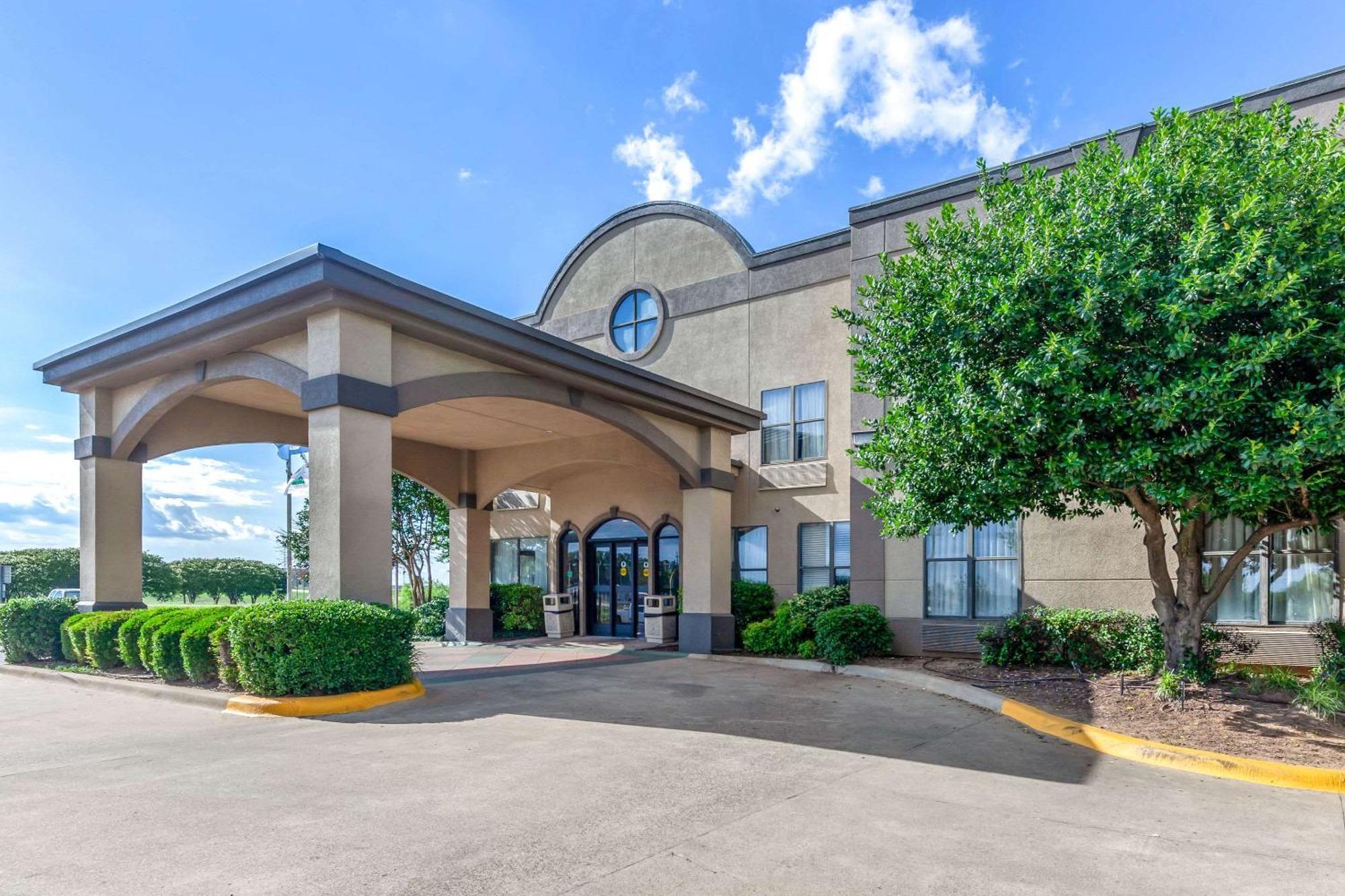 Staying in Texoma: 4 Leisure Hotels Compared